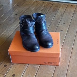 Mix Mooz ankle boots